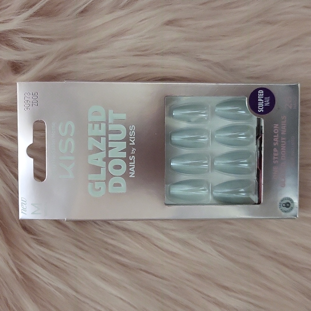 Brand New KISS GLAZED DONUT False Nails-M